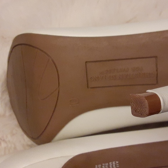 Previously owned Christian Siriano White Shootie Peep-toe Pumps - Picture 6 of 8